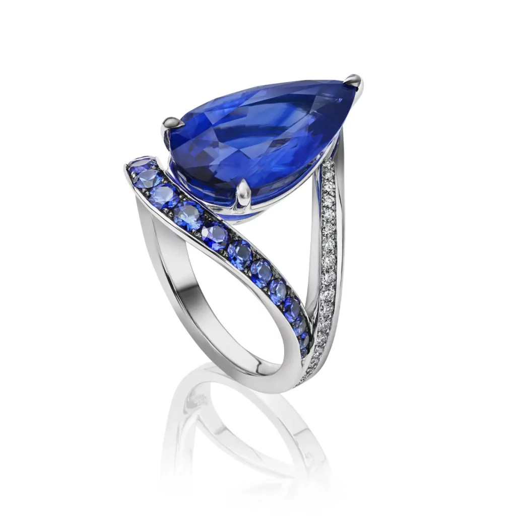 Ring set with sapphire