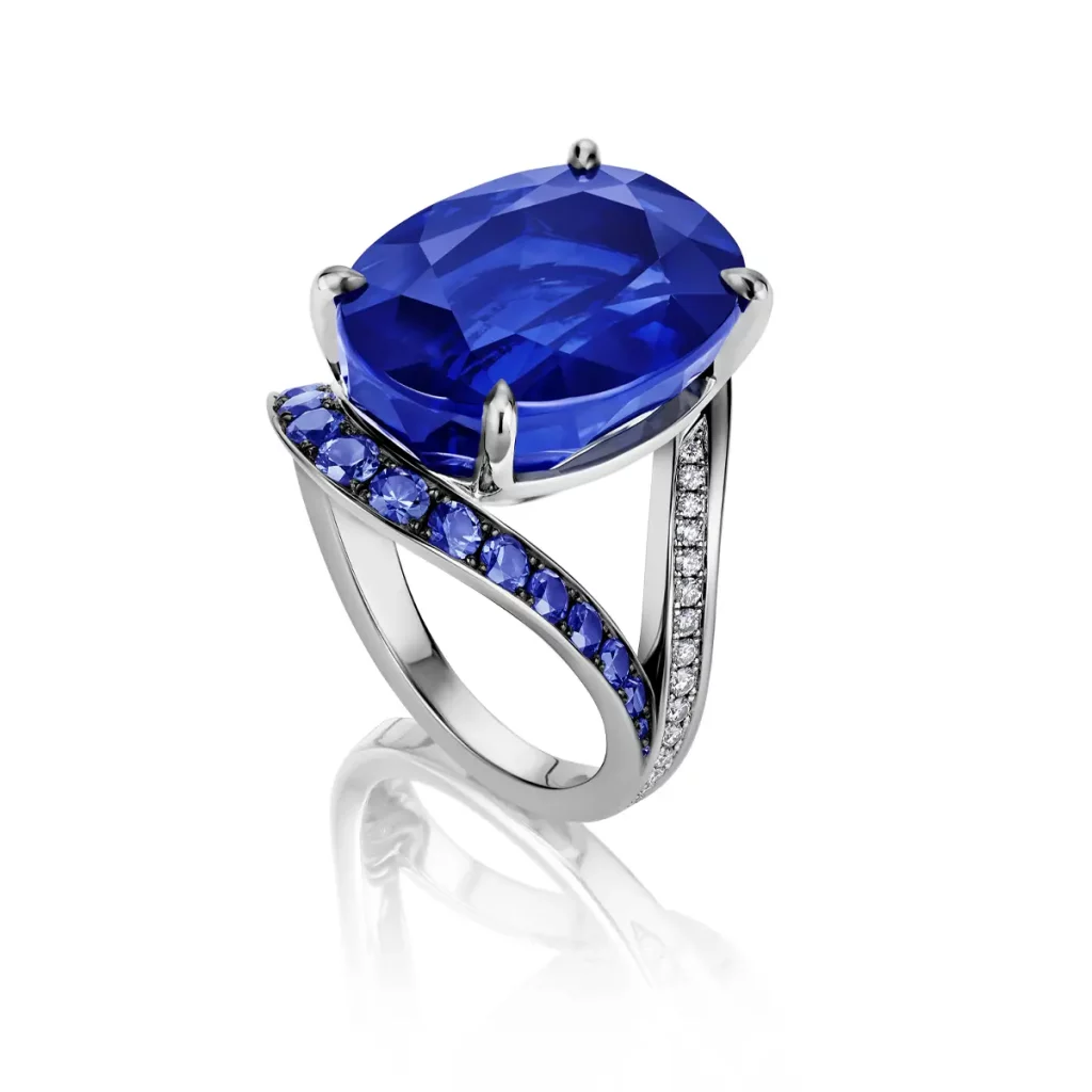 White gold ring set with Sapphire