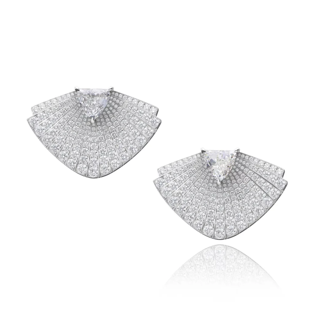 Mistra Earrings in white gold set with diamonds