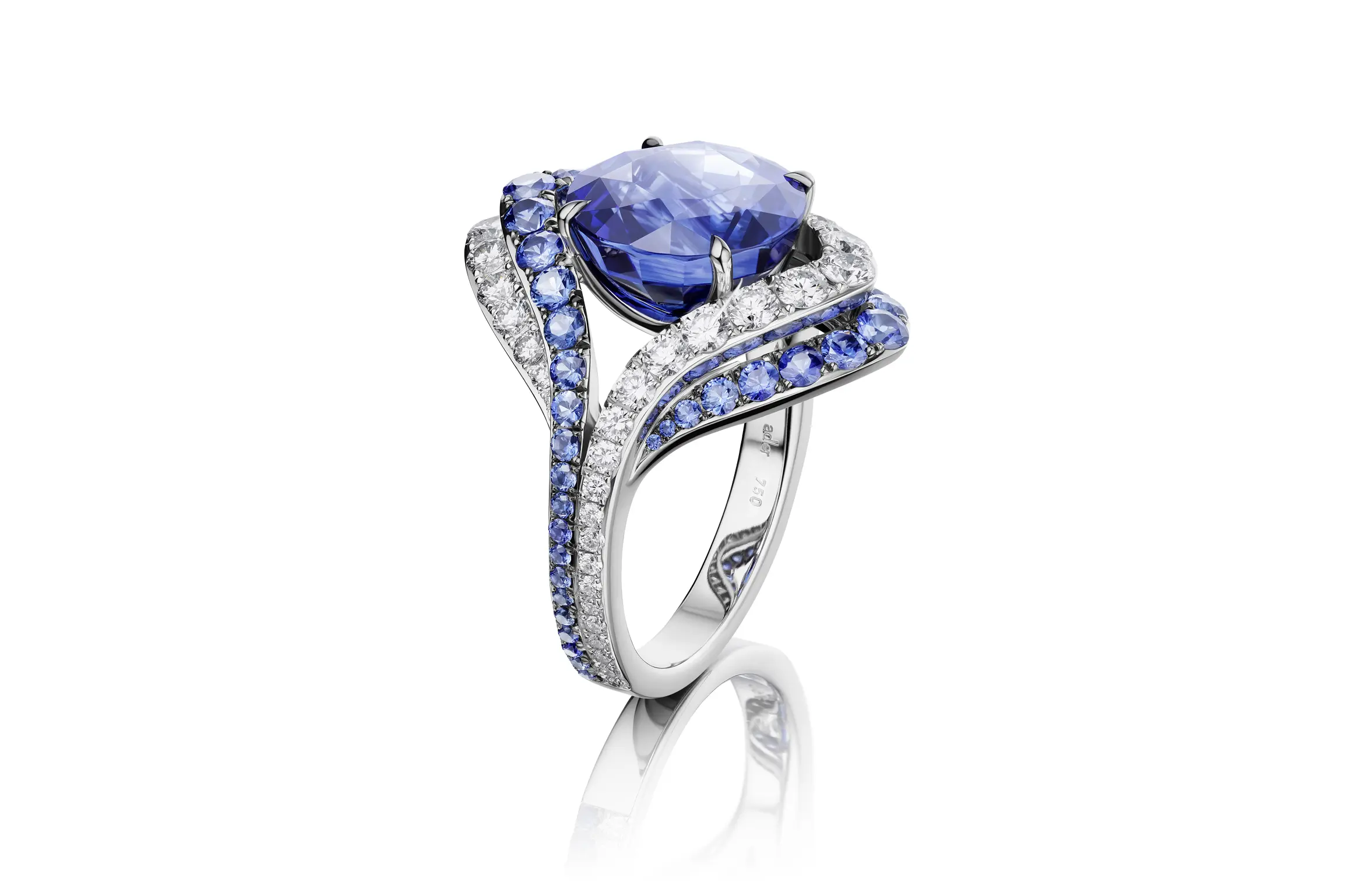 Mistra Ring set with Sapphire